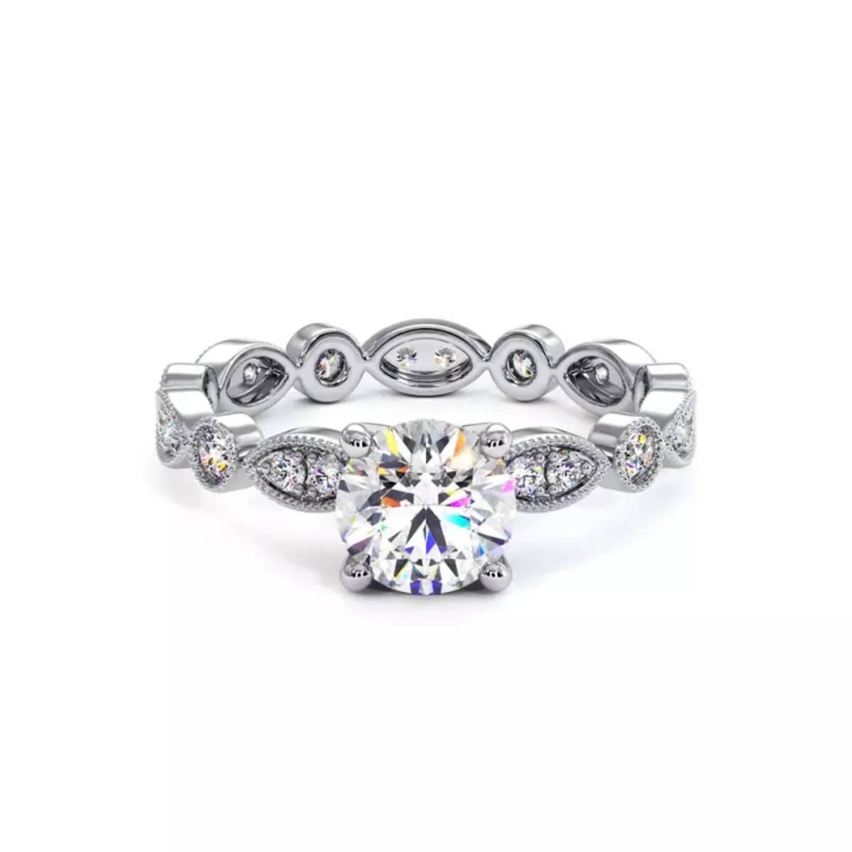 Bague de fiançailles en or blanc 18K sertie d’un diamant rond brillant de laboratoire et de motifs milgrain inspirés du style vintage, création Laveran Paris.